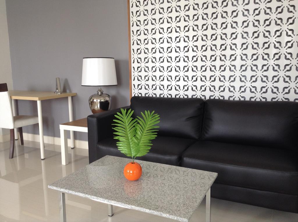 Racha Residence Si Racha Bagian luar foto