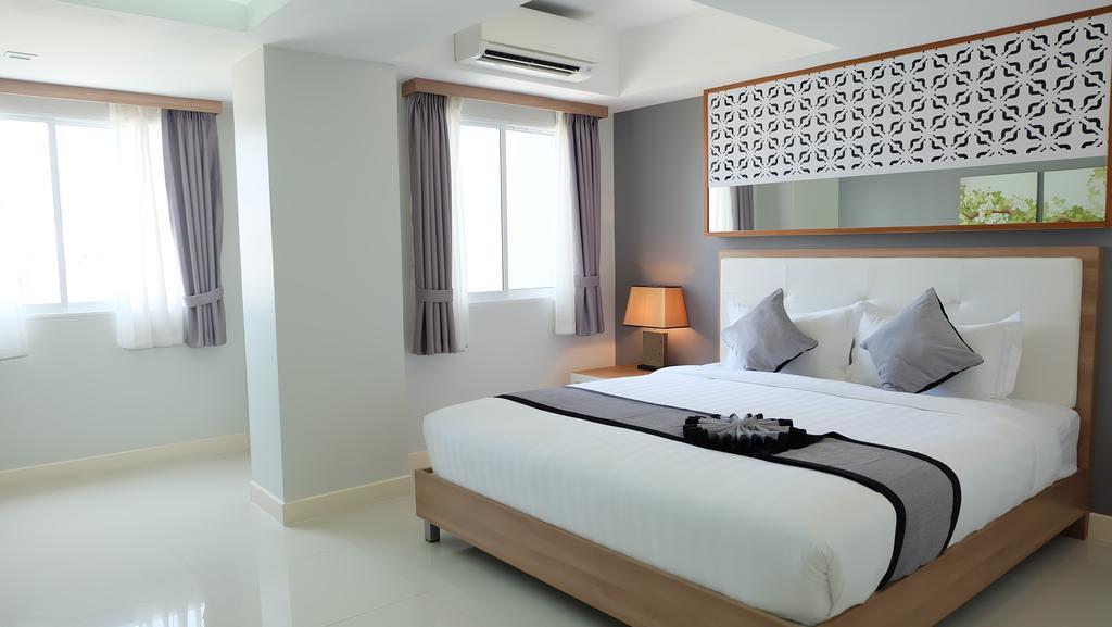 Racha Residence Si Racha Bagian luar foto