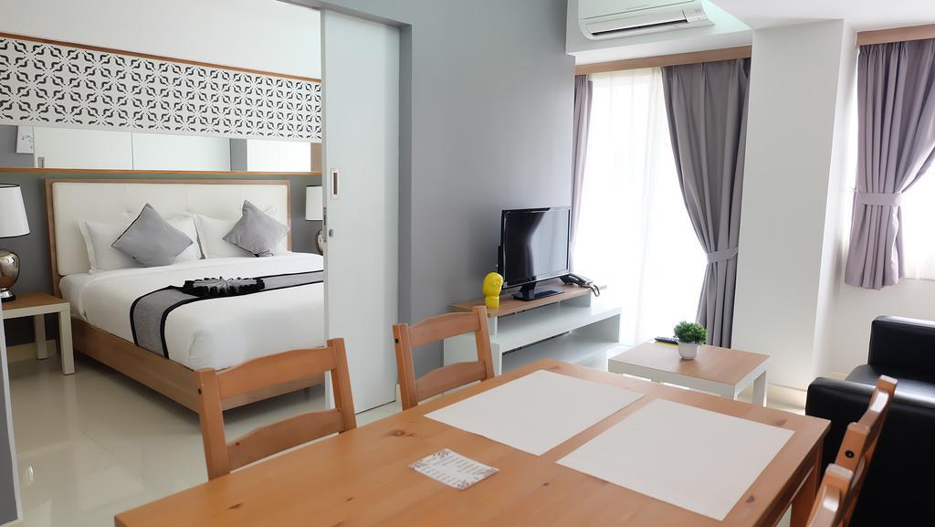 Racha Residence Si Racha Bagian luar foto