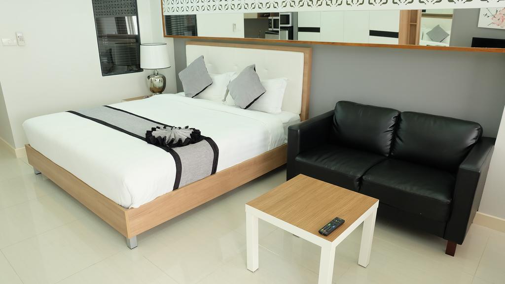 Racha Residence Si Racha Bagian luar foto