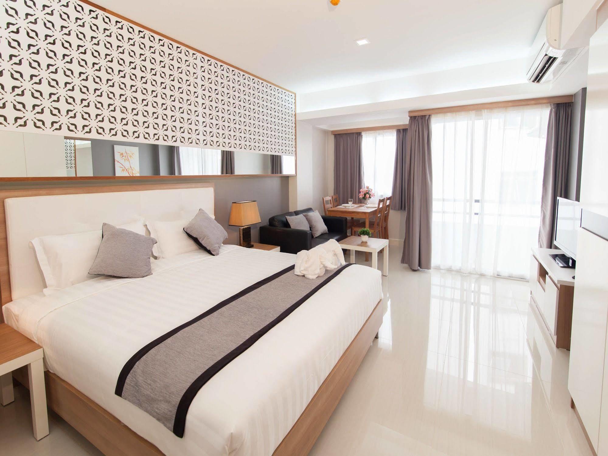 Racha Residence Si Racha Bagian luar foto