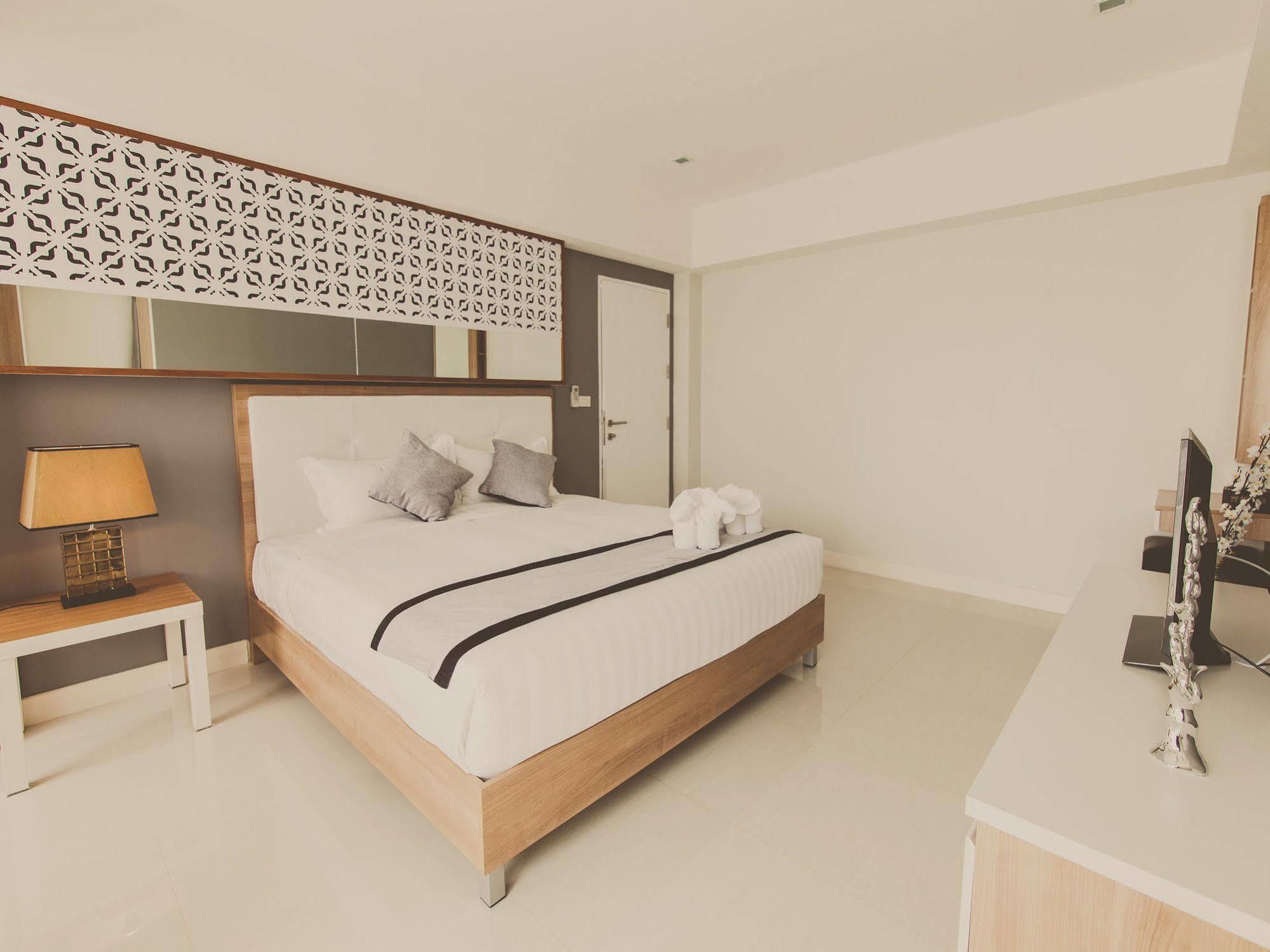 Racha Residence Si Racha Bagian luar foto