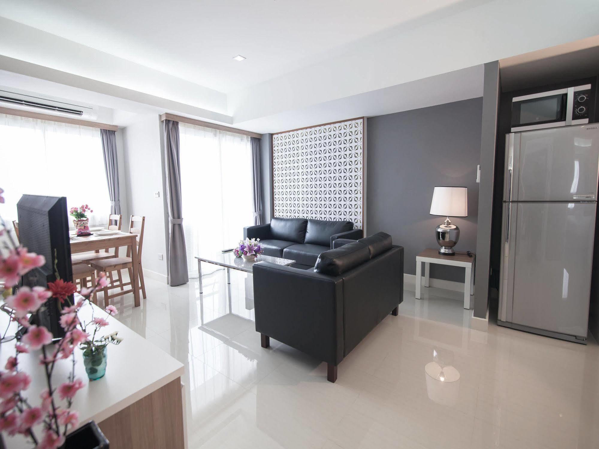 Racha Residence Si Racha Bagian luar foto
