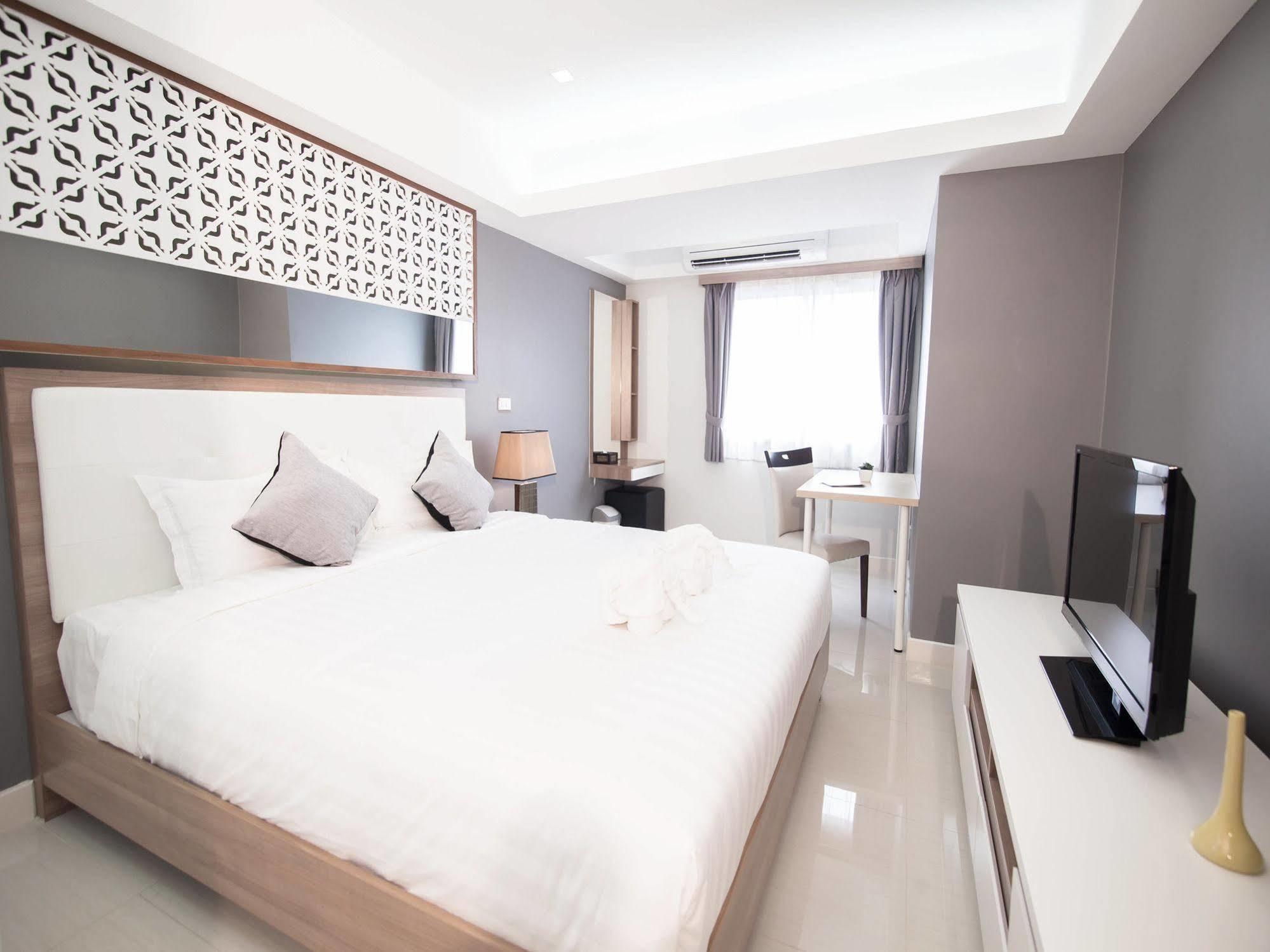 Racha Residence Si Racha Bagian luar foto