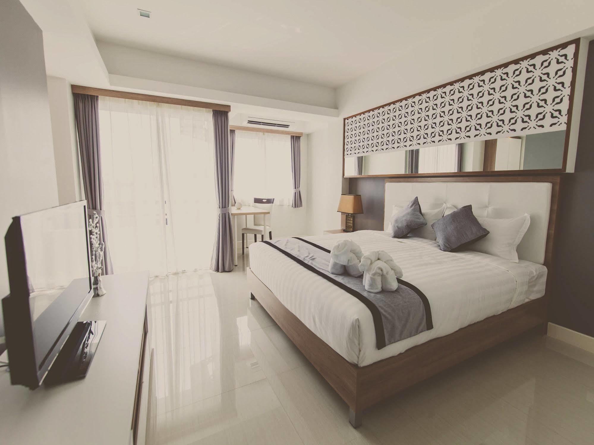 Racha Residence Si Racha Bagian luar foto