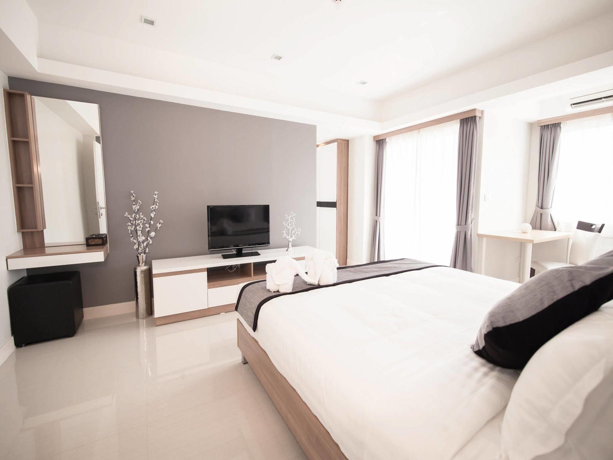 Racha Residence Si Racha Bagian luar foto