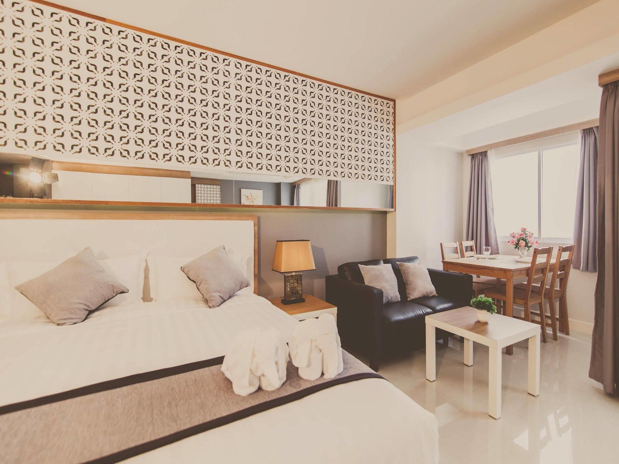 Racha Residence Si Racha Bagian luar foto