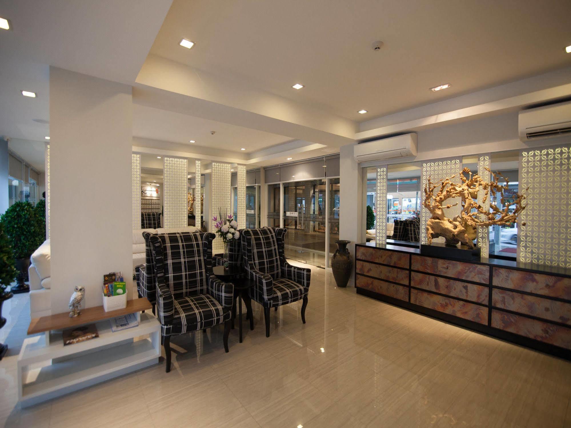 Racha Residence Si Racha Bagian luar foto