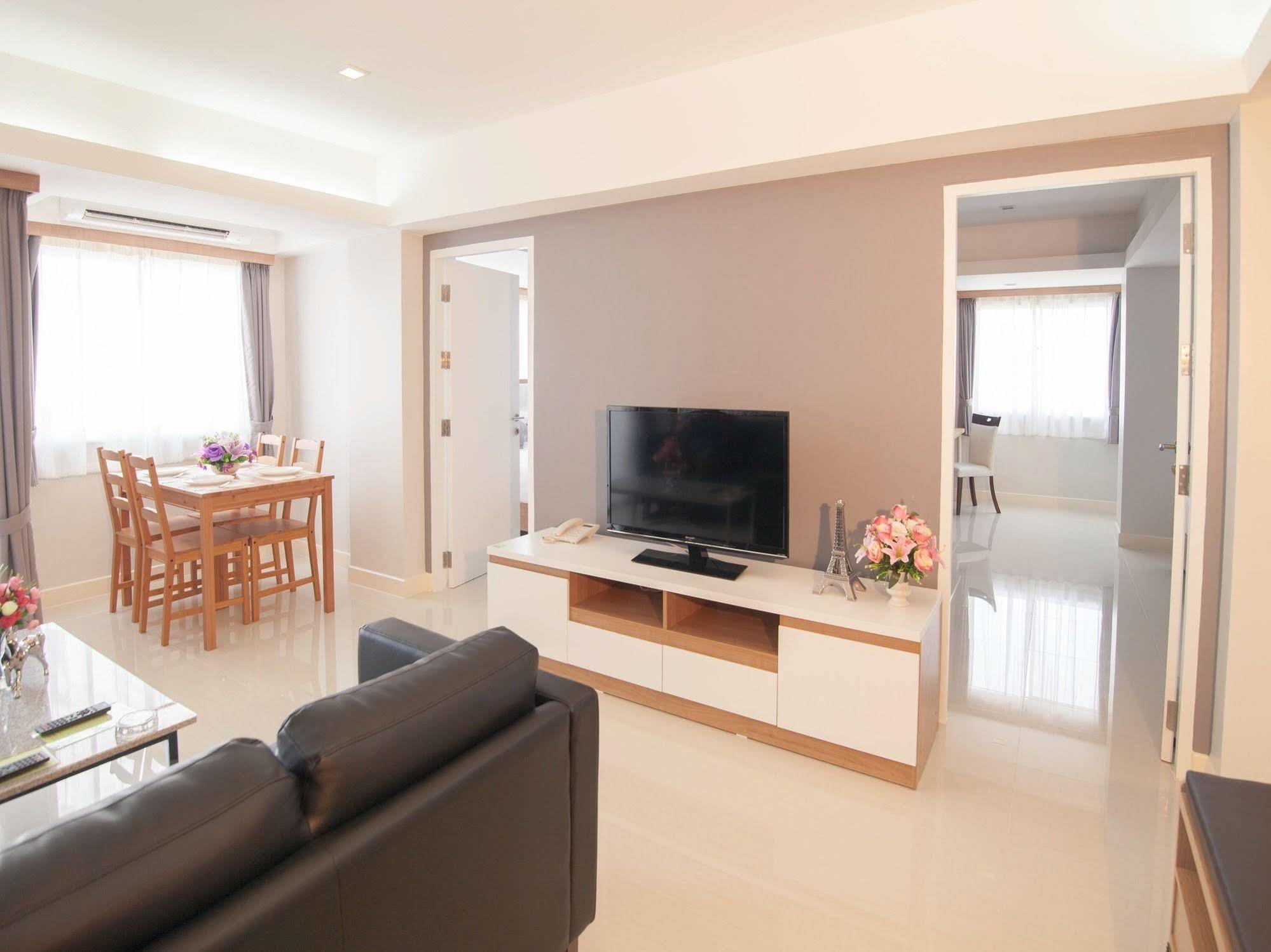 Racha Residence Si Racha Bagian luar foto