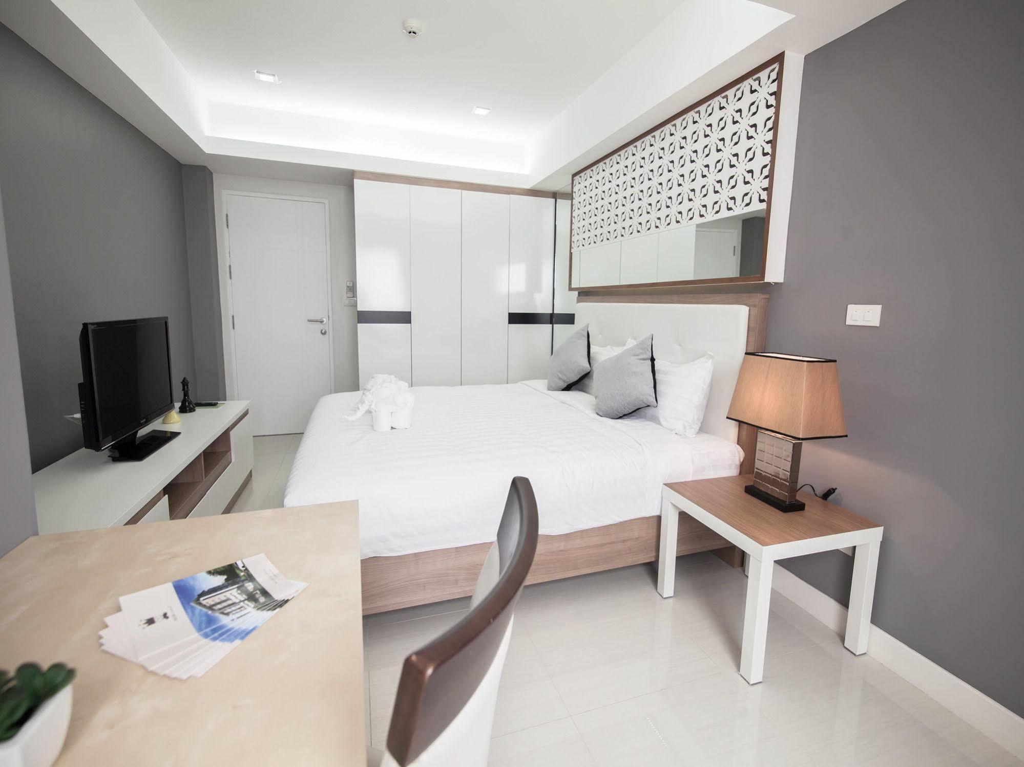 Racha Residence Si Racha Bagian luar foto